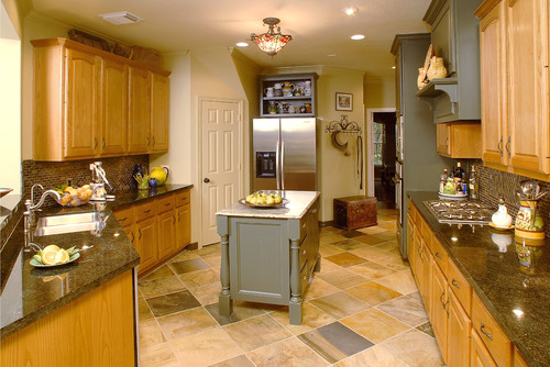Kitchen remodel using oak cabinetry